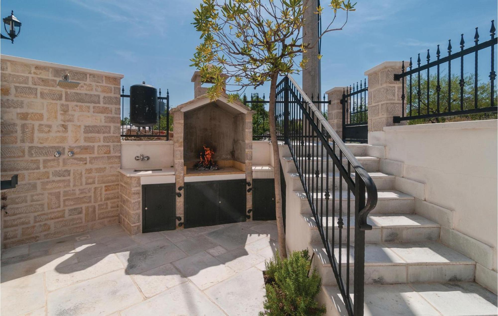 Stunning Home In Primosten With Kitchen מראה חיצוני תמונה