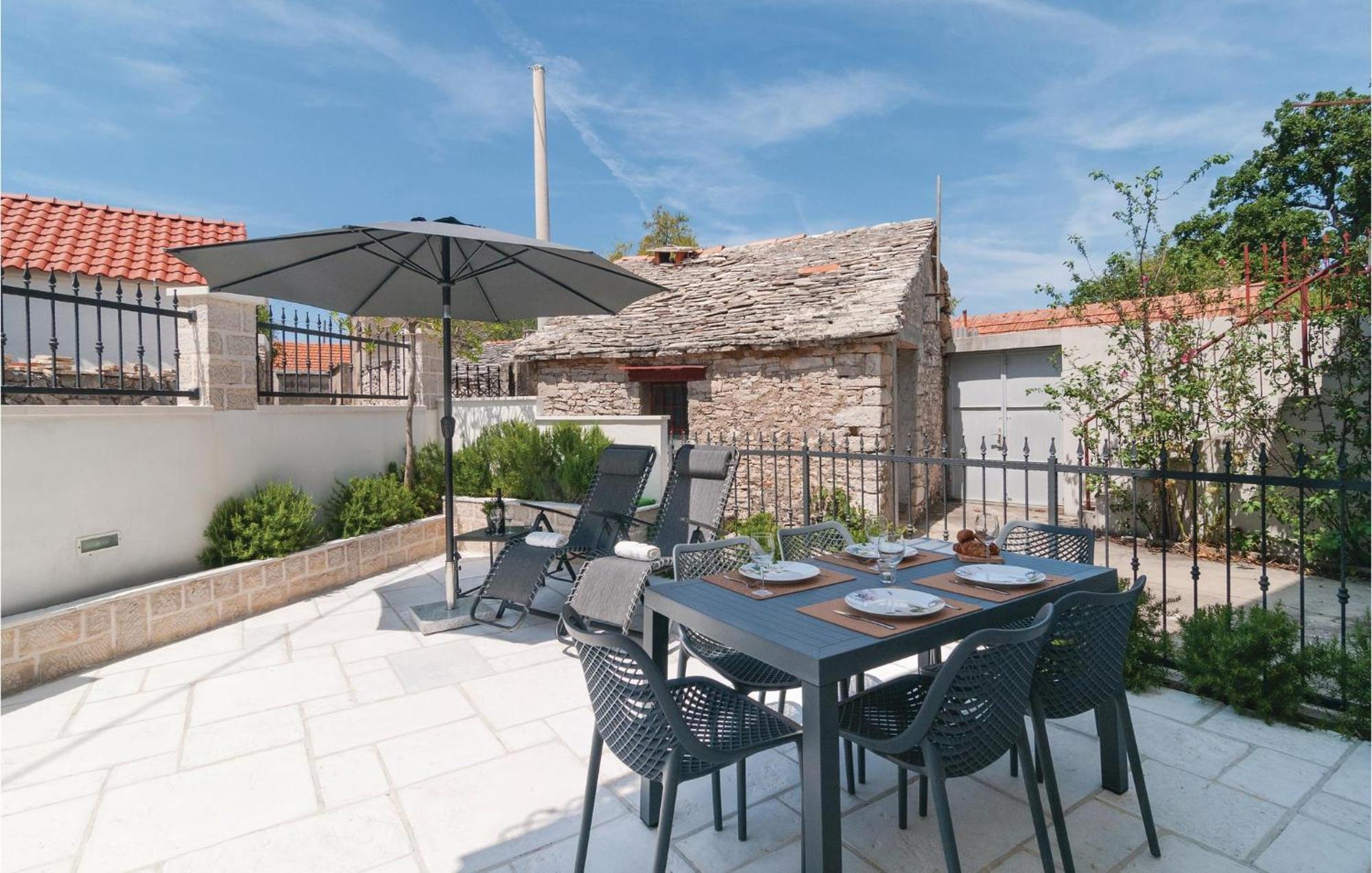 Stunning Home In Primosten With Kitchen מראה חיצוני תמונה