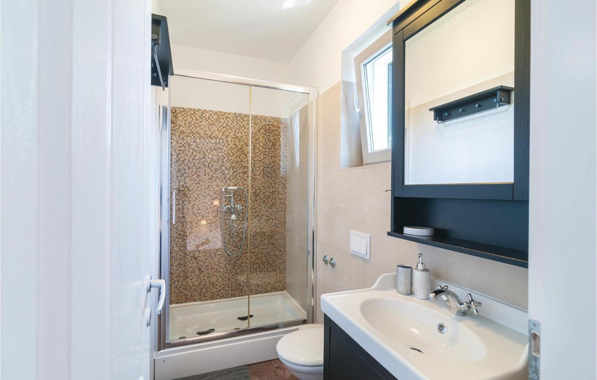 Stunning Home In Primosten With Kitchen מראה חיצוני תמונה